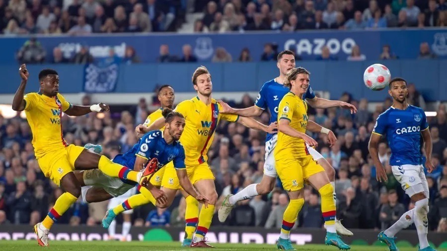 Everton Fight Back From 2 Goals Down To Defeat Crystal Palace And Guarantee Premier League Survival